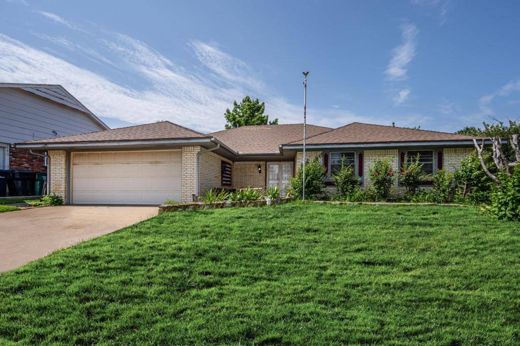 House for rent at 7009 Landing Rd, Oklahoma City, OK 73132