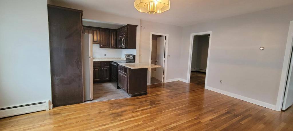 Apartment for rent at 39 Beacon St, Fall River, MA 02721