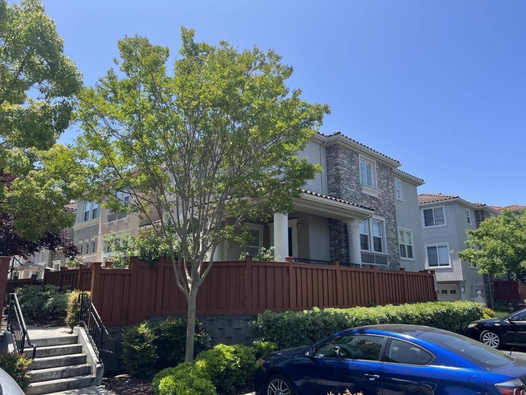 Townhouse for rent at 324 Vista Roma Way, San Jose, CA 95136