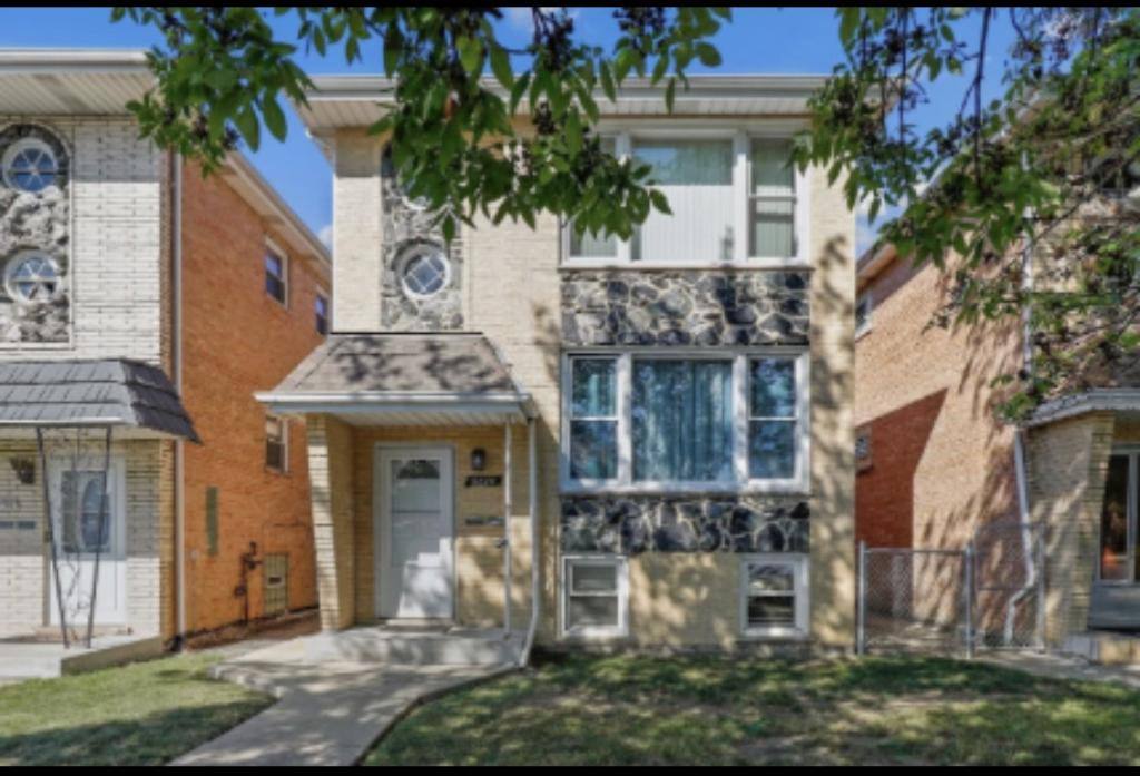Apartment for rent at 6220 S Narragansett Ave #GRDN, Chicago, IL 60638