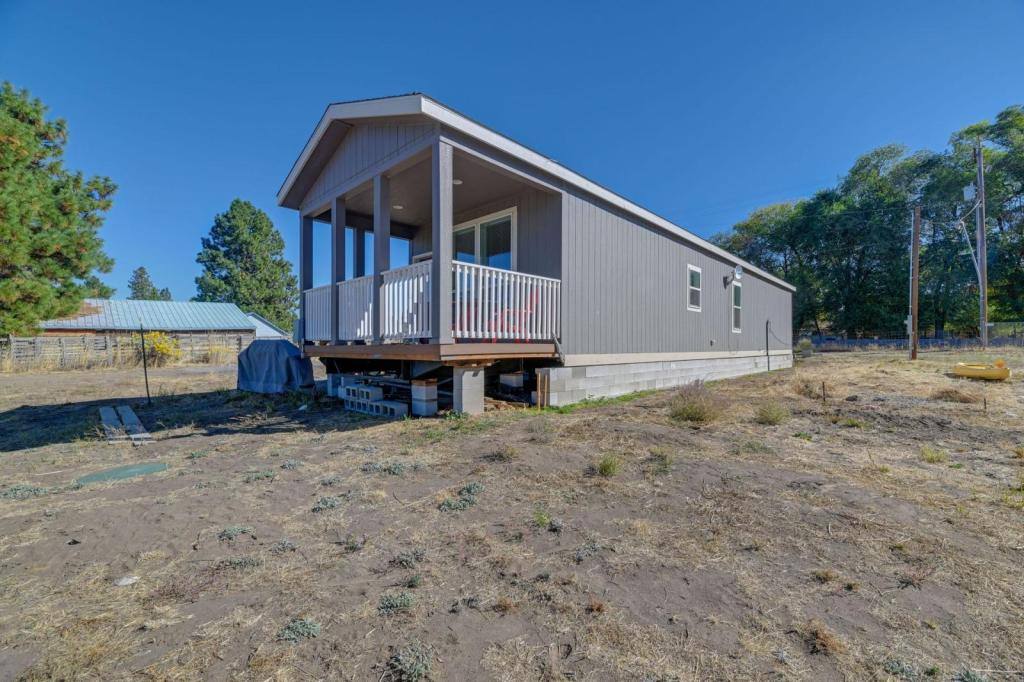 House for rent at 37464 Modoc Point Rd, Chiloquin, OR 97624