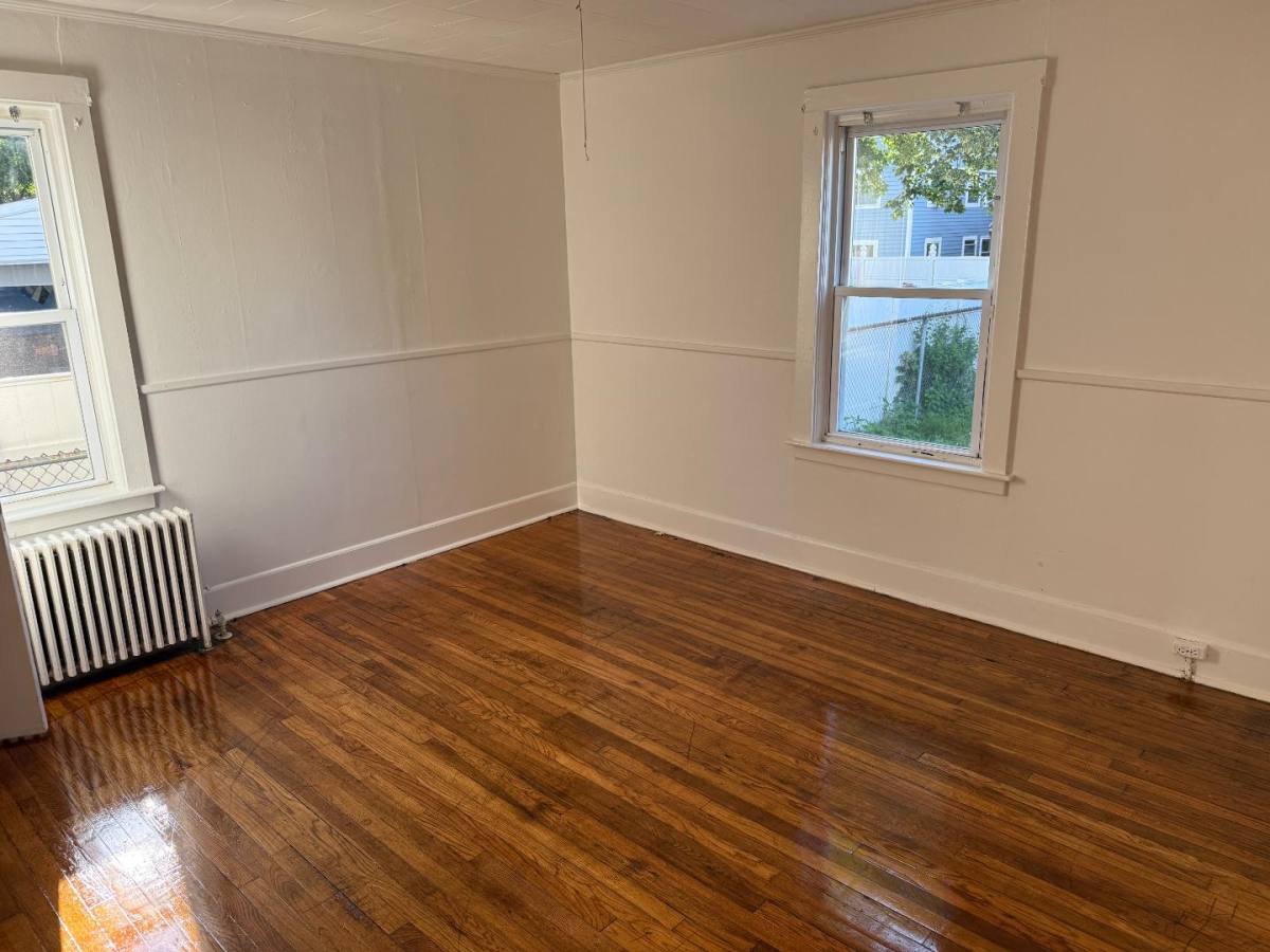 Apartment for rent at 475 Coggeshall St #475-1, Fall River, MA 02721
