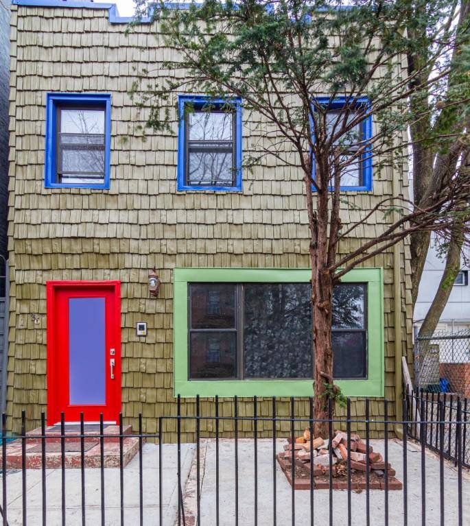 Townhouse for rent at 136 Adelphi St, Brooklyn, NY 11205