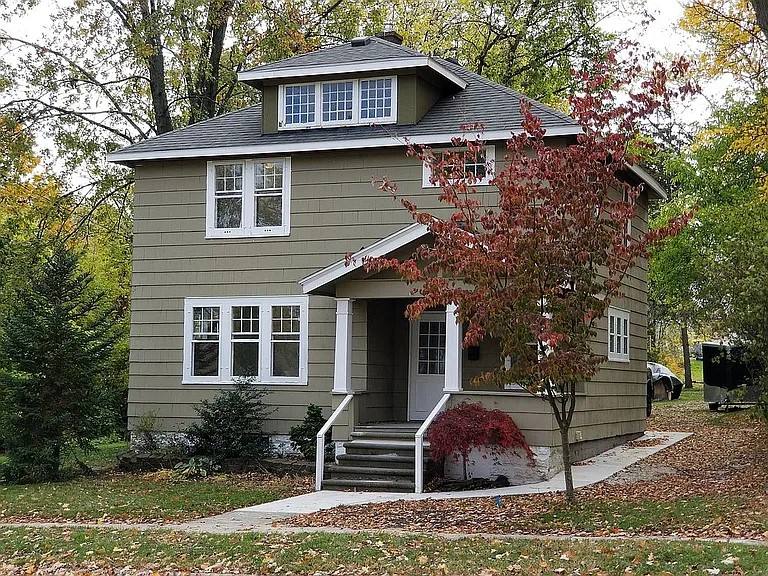 House for rent at 1065 Washington Ave, Muskegon, MI 49441