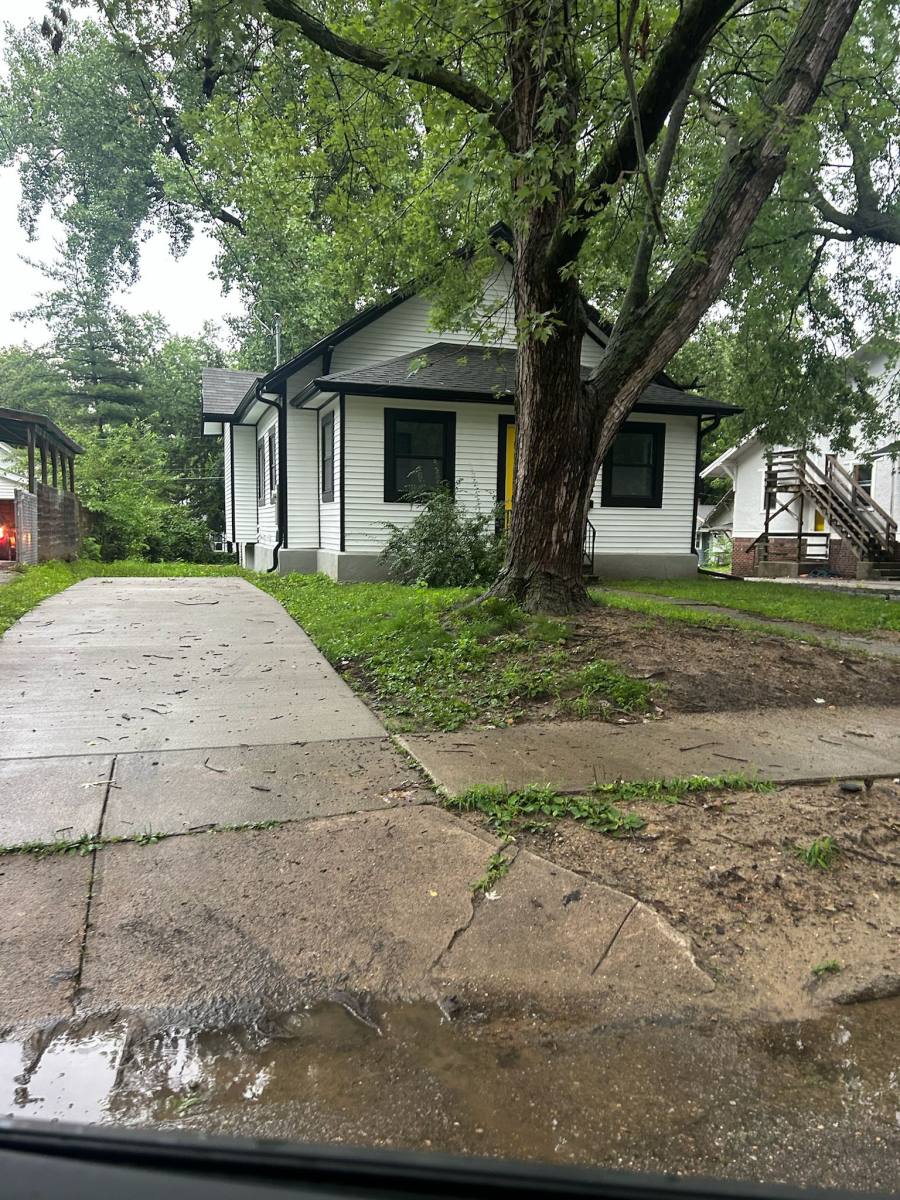 House for rent at 715 34th St, Des Moines, IA 50312