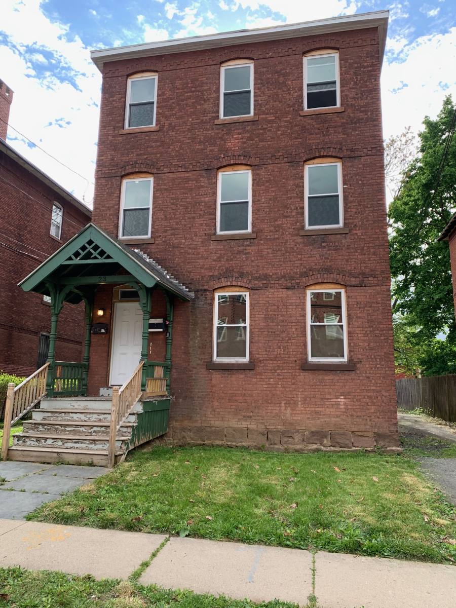 Apartment for rent at 23 Babcock St #1, Hartford, CT 06106