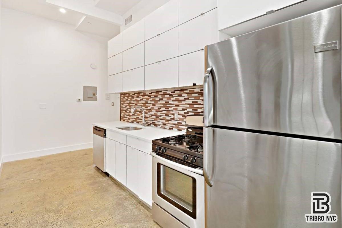 Apartment for rent at 753 Lexington Ave #1E, Brooklyn, NY 11221