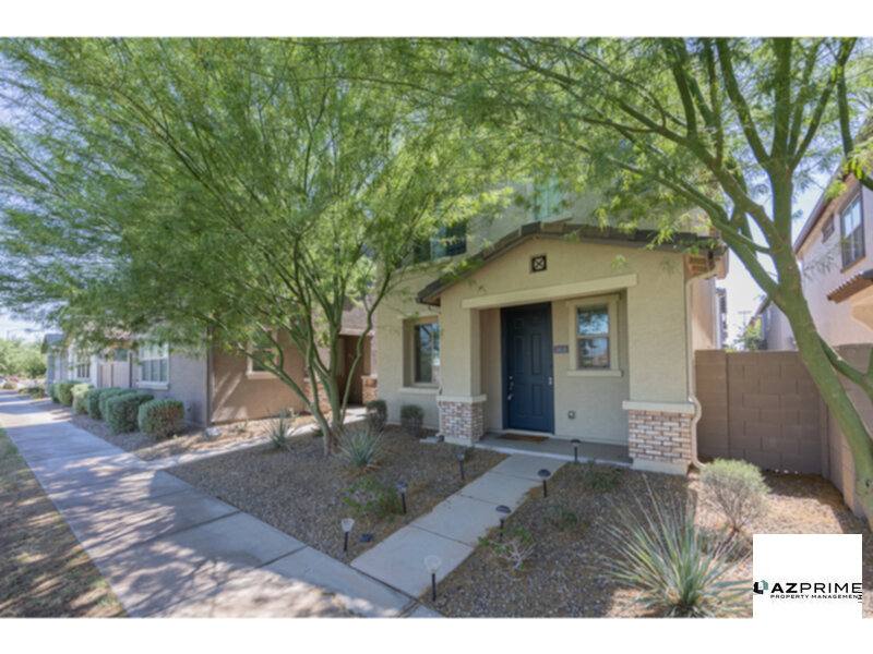 Townhouse for rent at 5818 W Illini St, Phoenix, AZ 85043