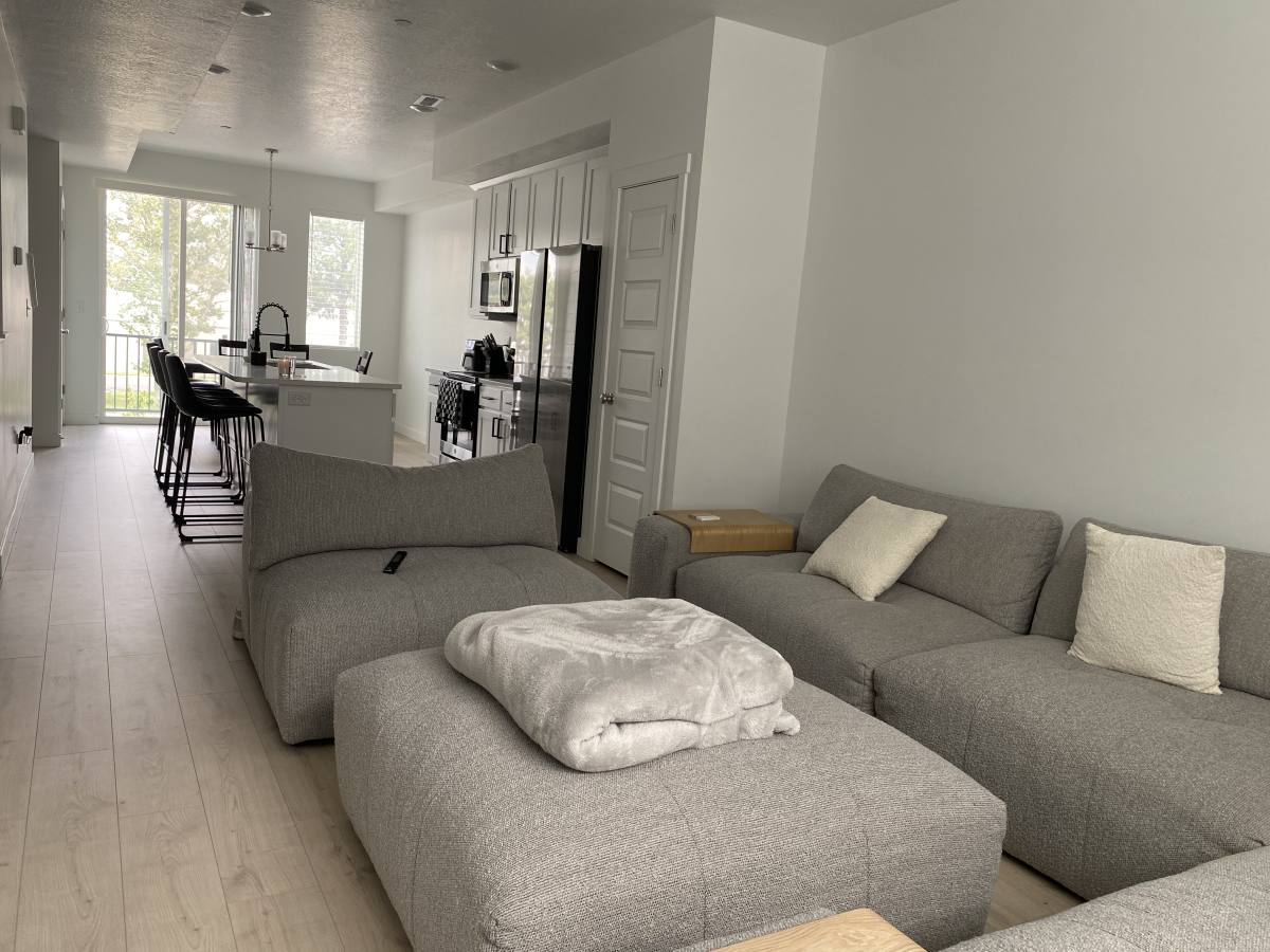 Townhouse for rent at 1146 S Redwood Rd, Salt Lake City, UT 84104