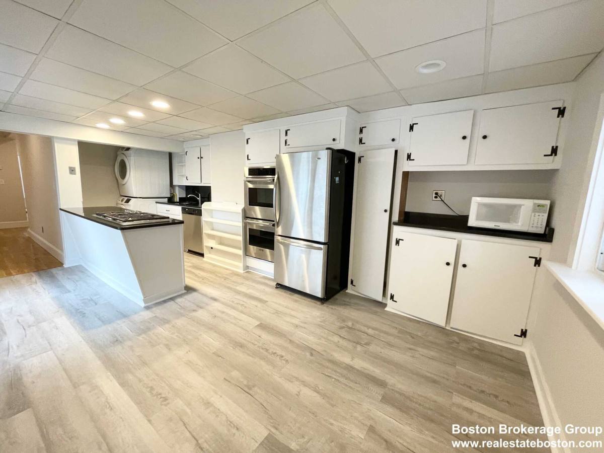 Apartment for rent at 140 P St, South Boston, MA 02127
