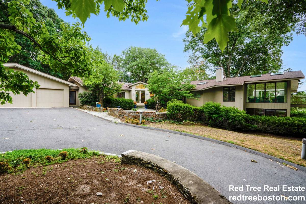 Apartment for rent at 138 Baldpate Hill Rd, Newton Center, MA 02459