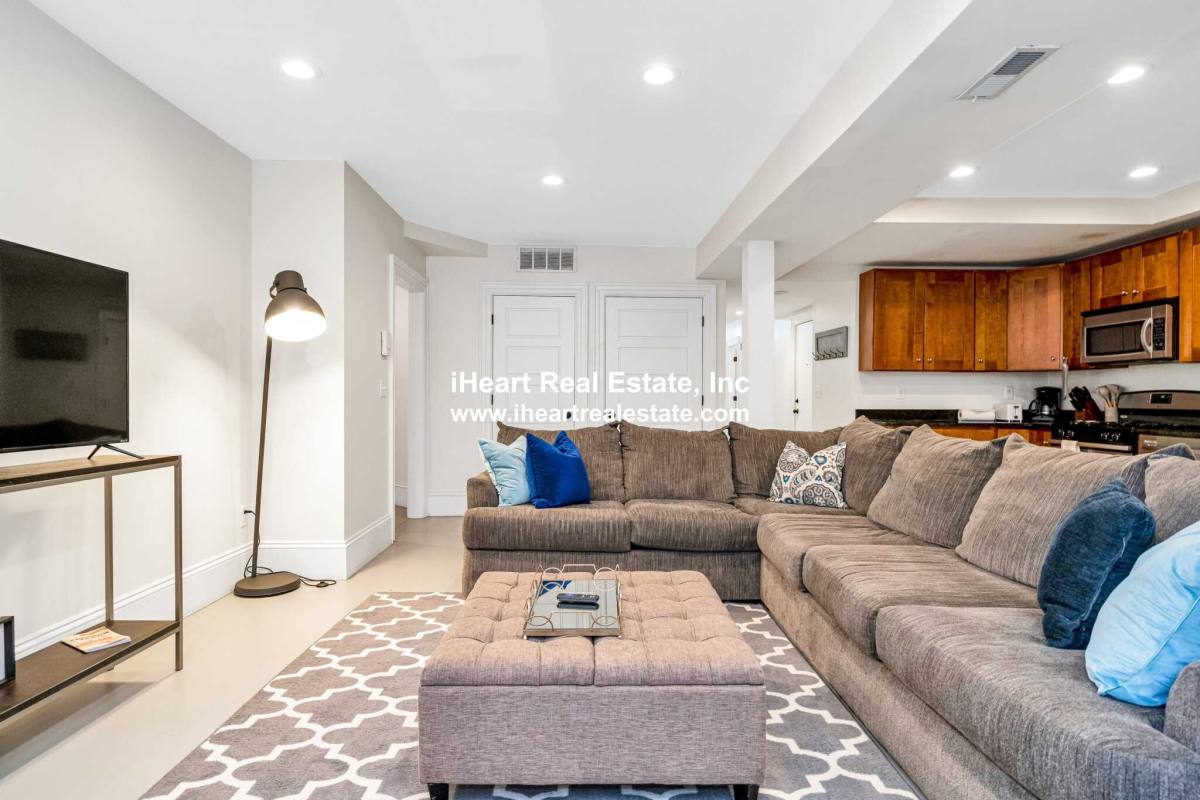 Apartment for rent at 39 Commonwealth Ave, Chestnut Hill, MA 02467