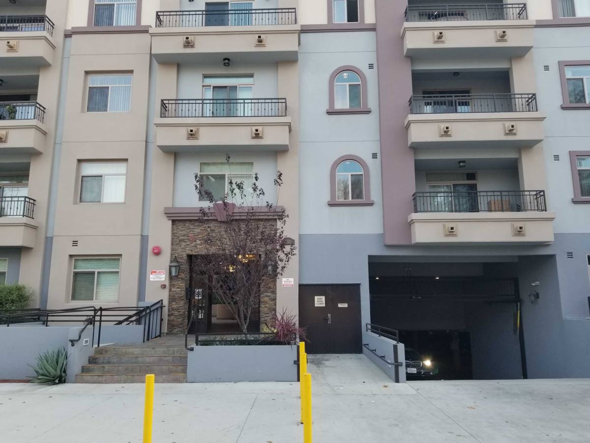 Apartment for rent at 11100 Riverside Dr #PH-5, North Hollywood, CA 91602