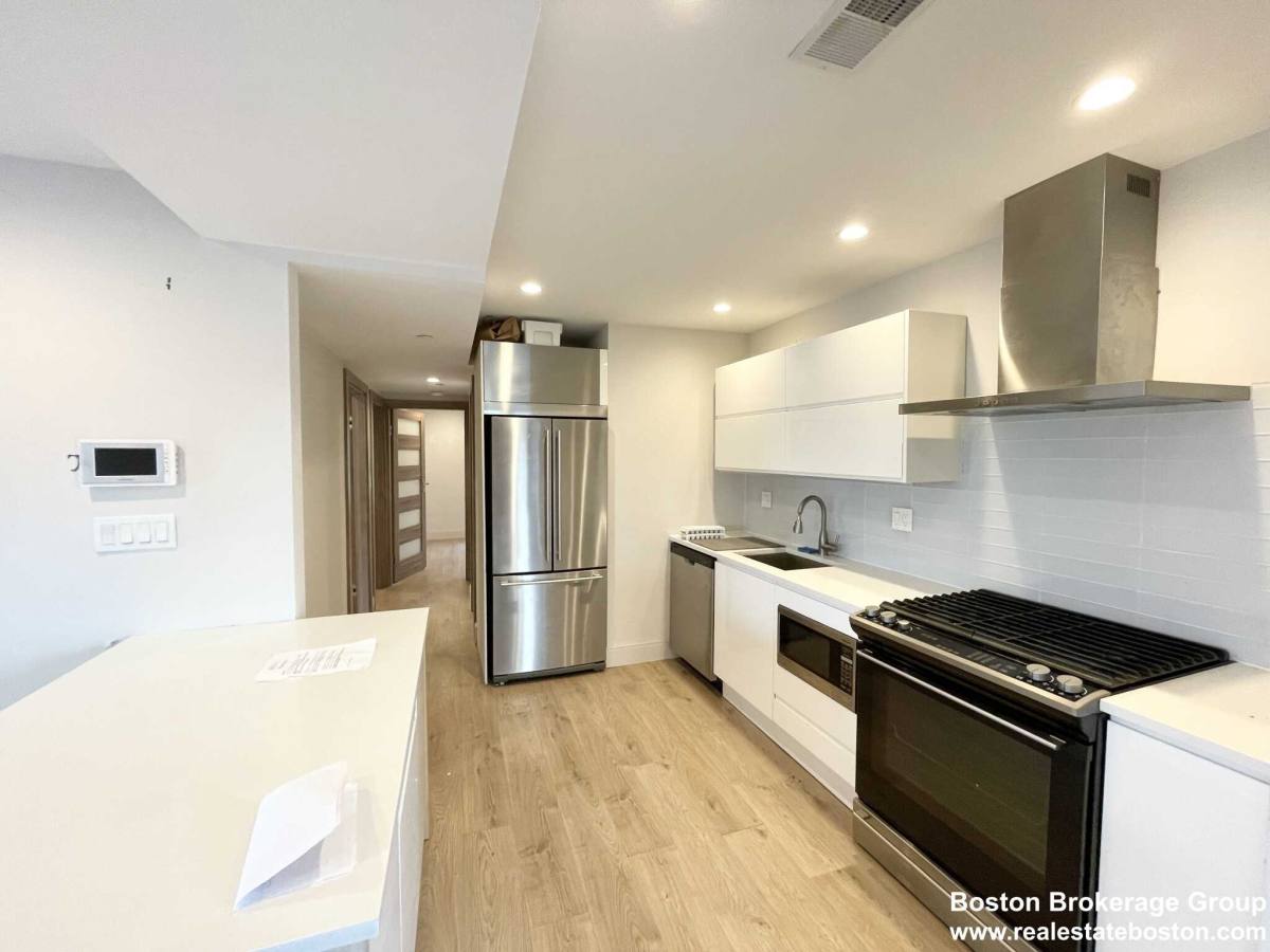 Apartment for rent at 128 Buttonwood St, Dorchester, MA 02125
