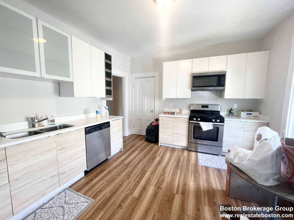 Apartment for rent at 168 Boston St, Dorchester, MA 02125