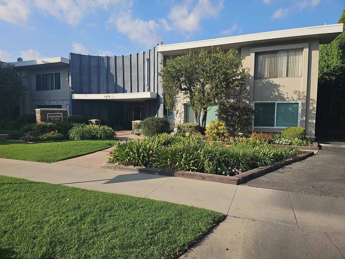 Apartment for rent at 11849 Magnolia Blvd #1, Valley Village, CA 91607
