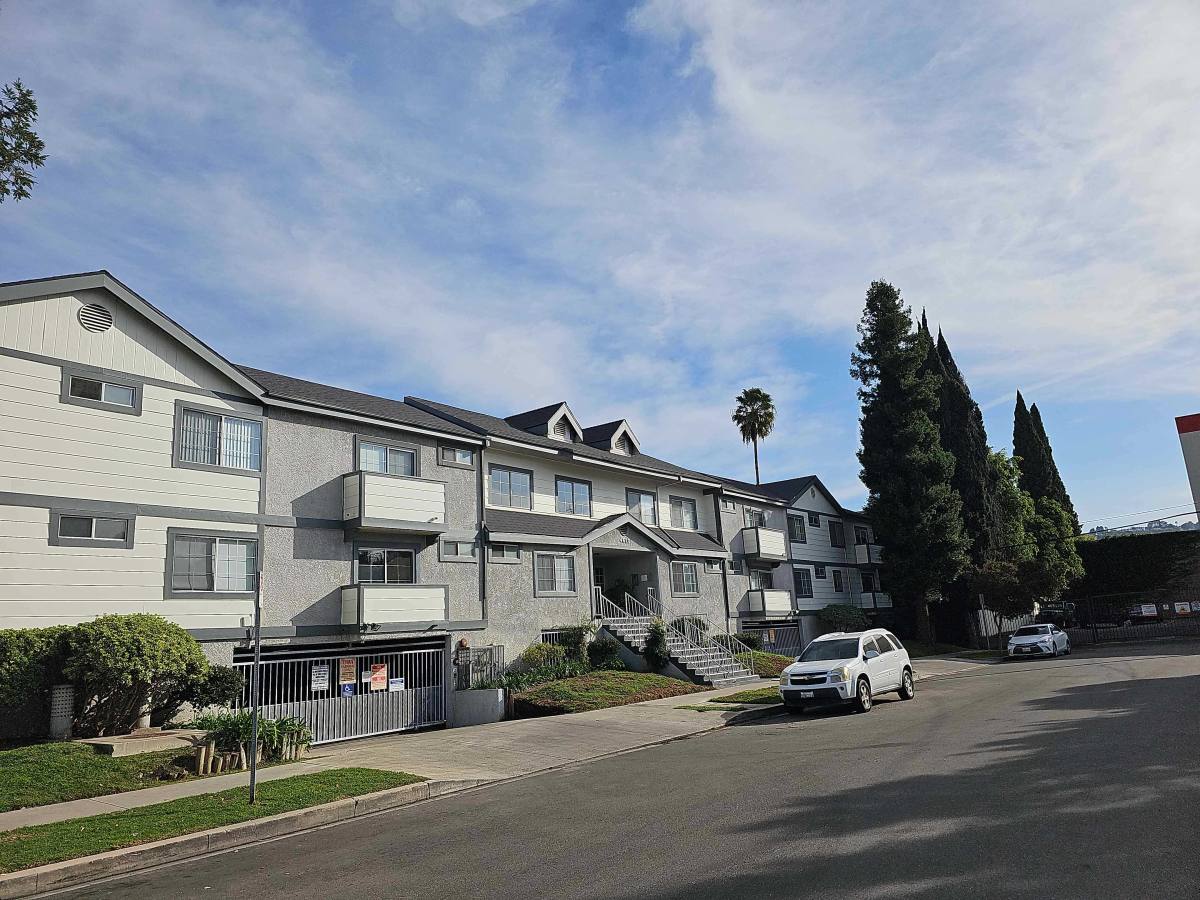 Apartment for rent at 4630 Tilden Ave #207, Sherman Oaks, CA 91423