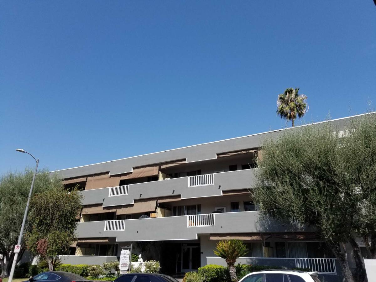 Apartment for rent at 5142 White Oak Ave #306, Encino, CA 91316