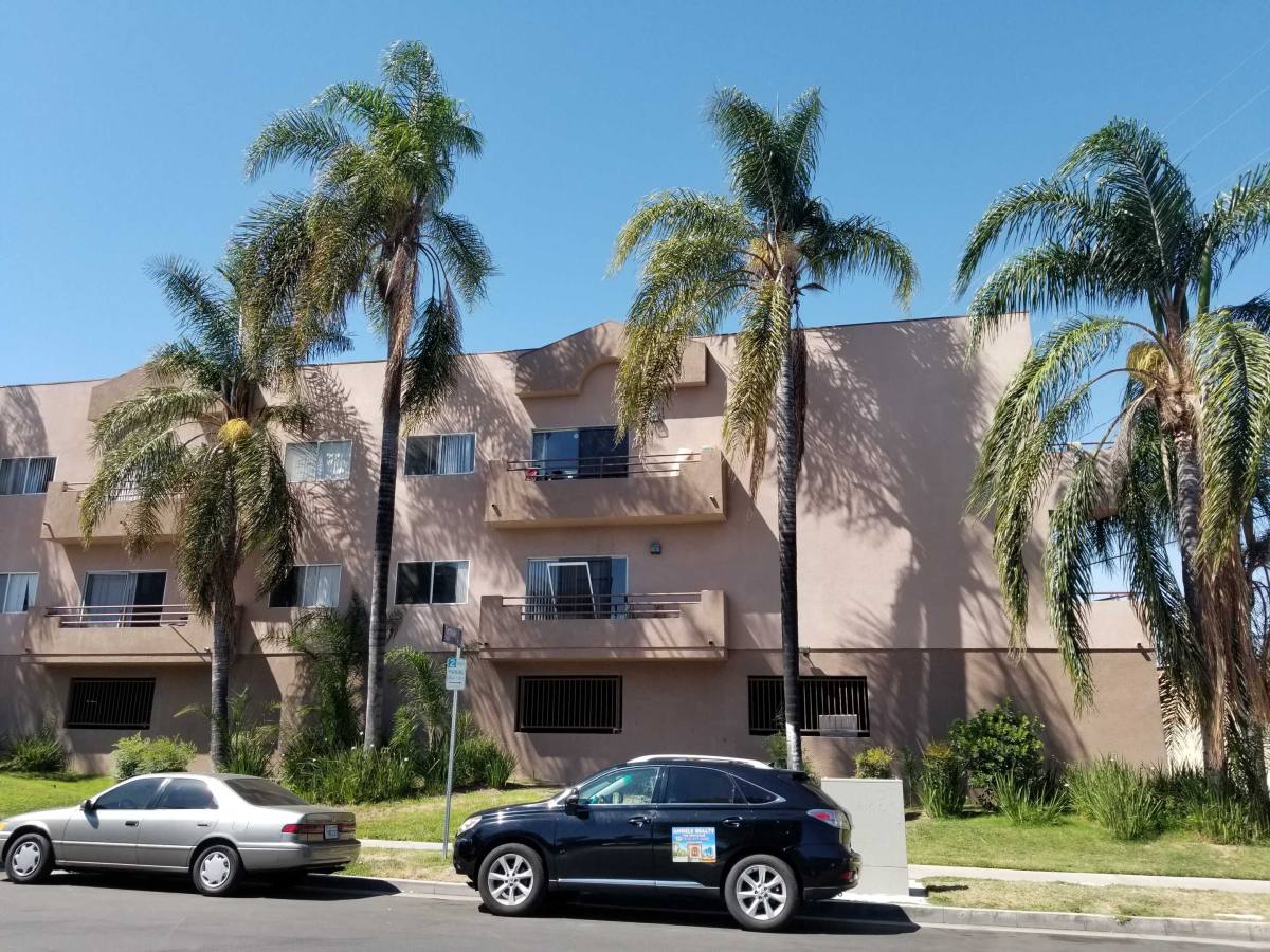 Apartment for rent at 11469 Collins St #109, North Hollywood, CA 91601