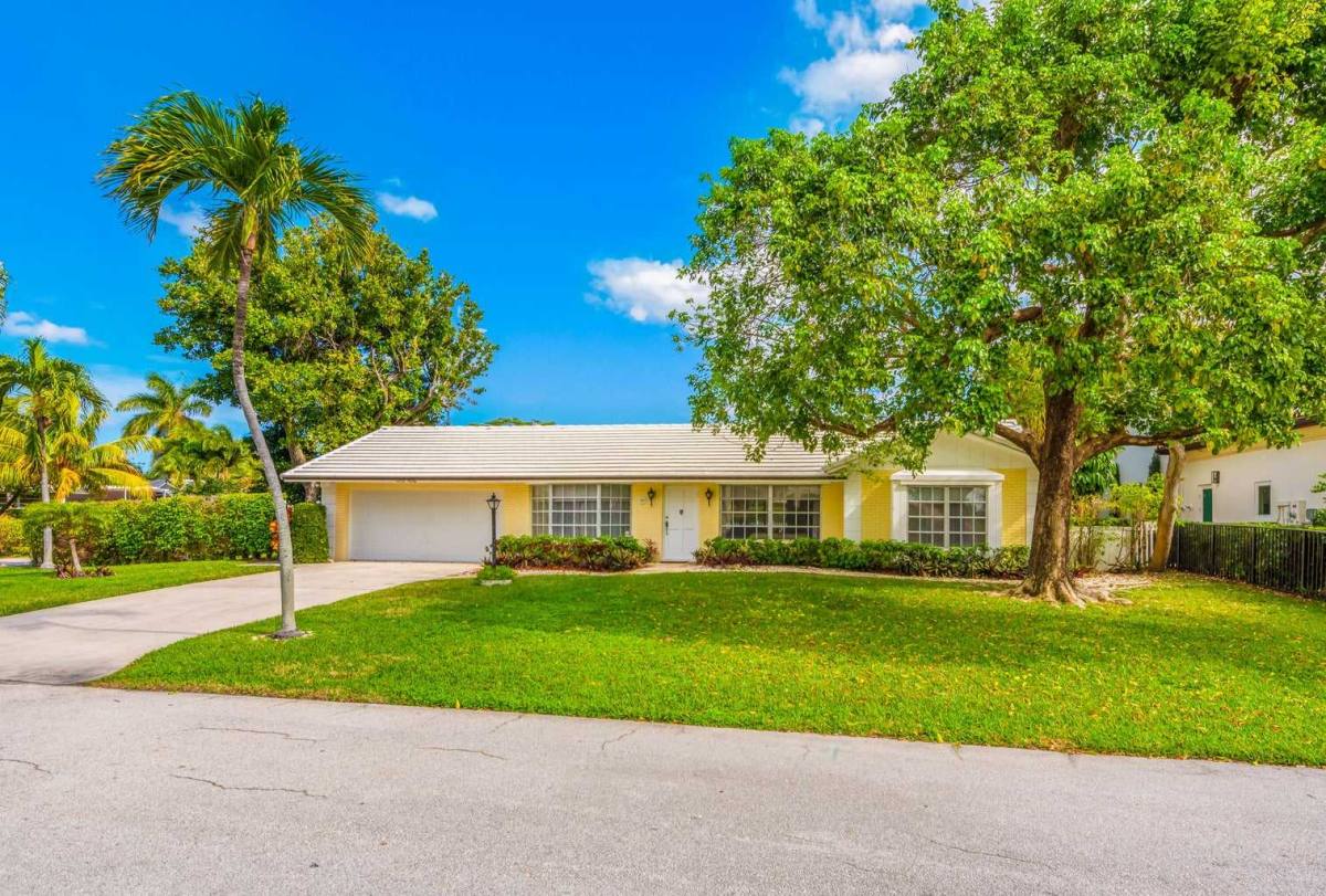 Apartment for rent at 790 Coquina Way, Boca Raton, FL 33432