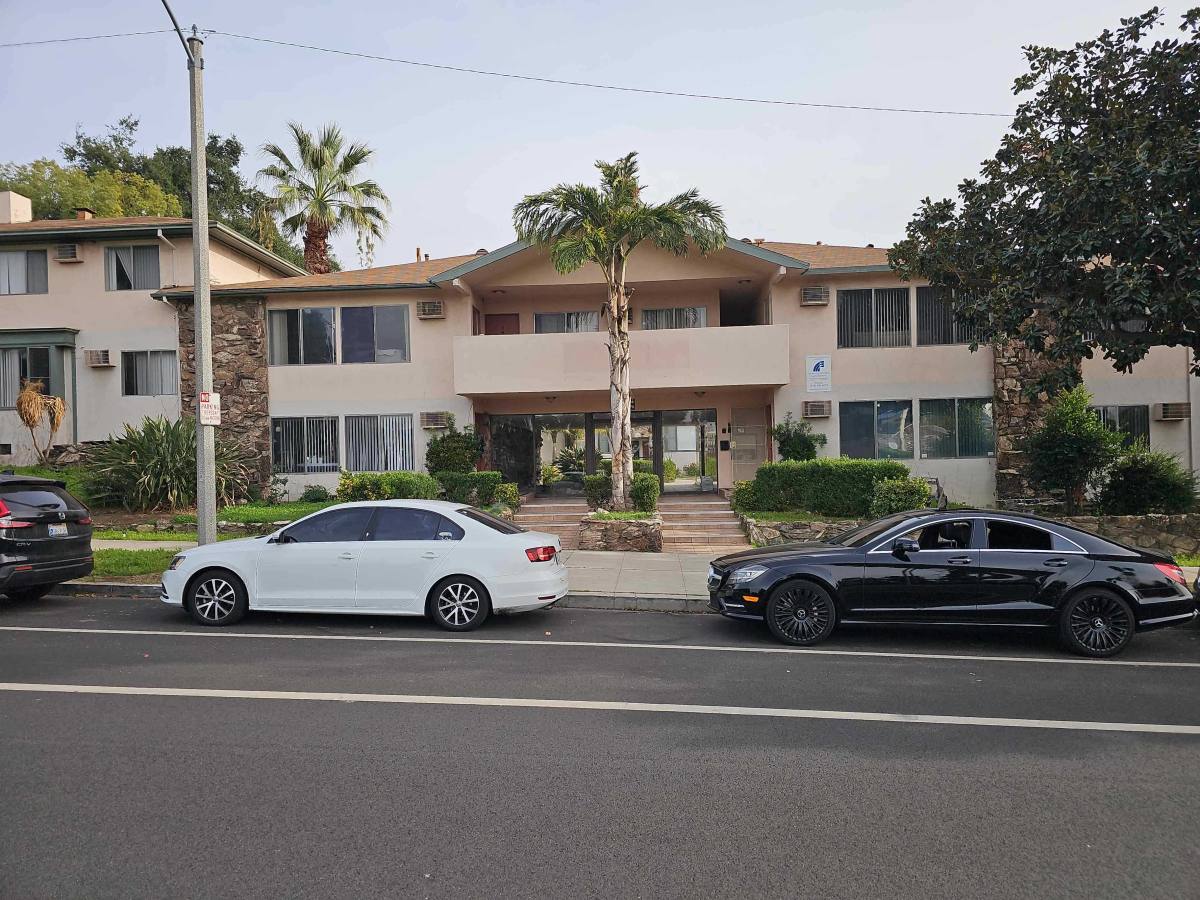 Apartment for rent at 326 Amherst Dr #326A, Burbank, CA 91504