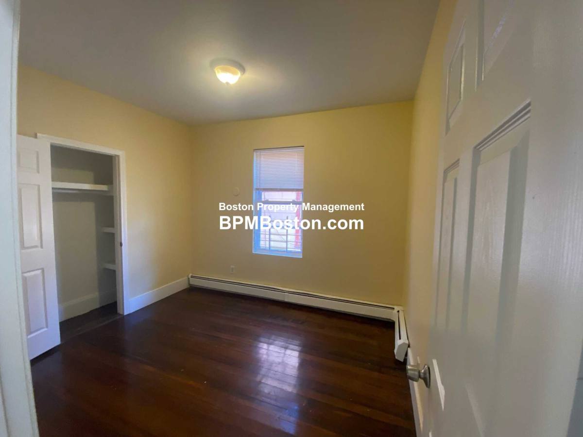Apartment for rent at 93 Ruthven Park, Dorchester, MA 02121