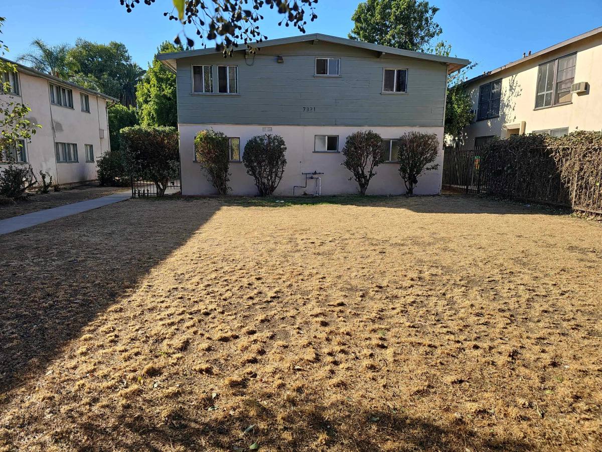 Apartment for rent at 7321 Woodman Ave #6, Van Nuys, CA 91405