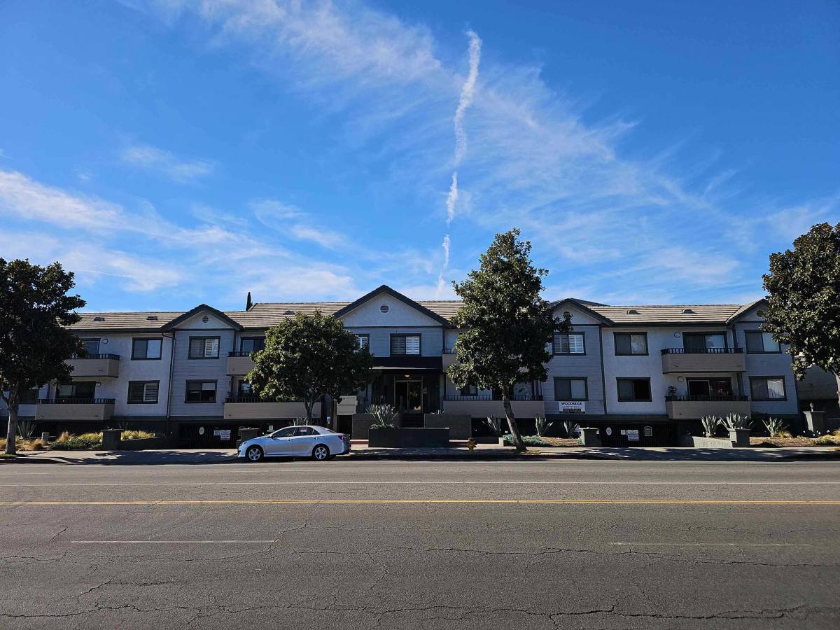 Apartment for rent at 6621 Woodman Ave #210, Van Nuys, CA 91401