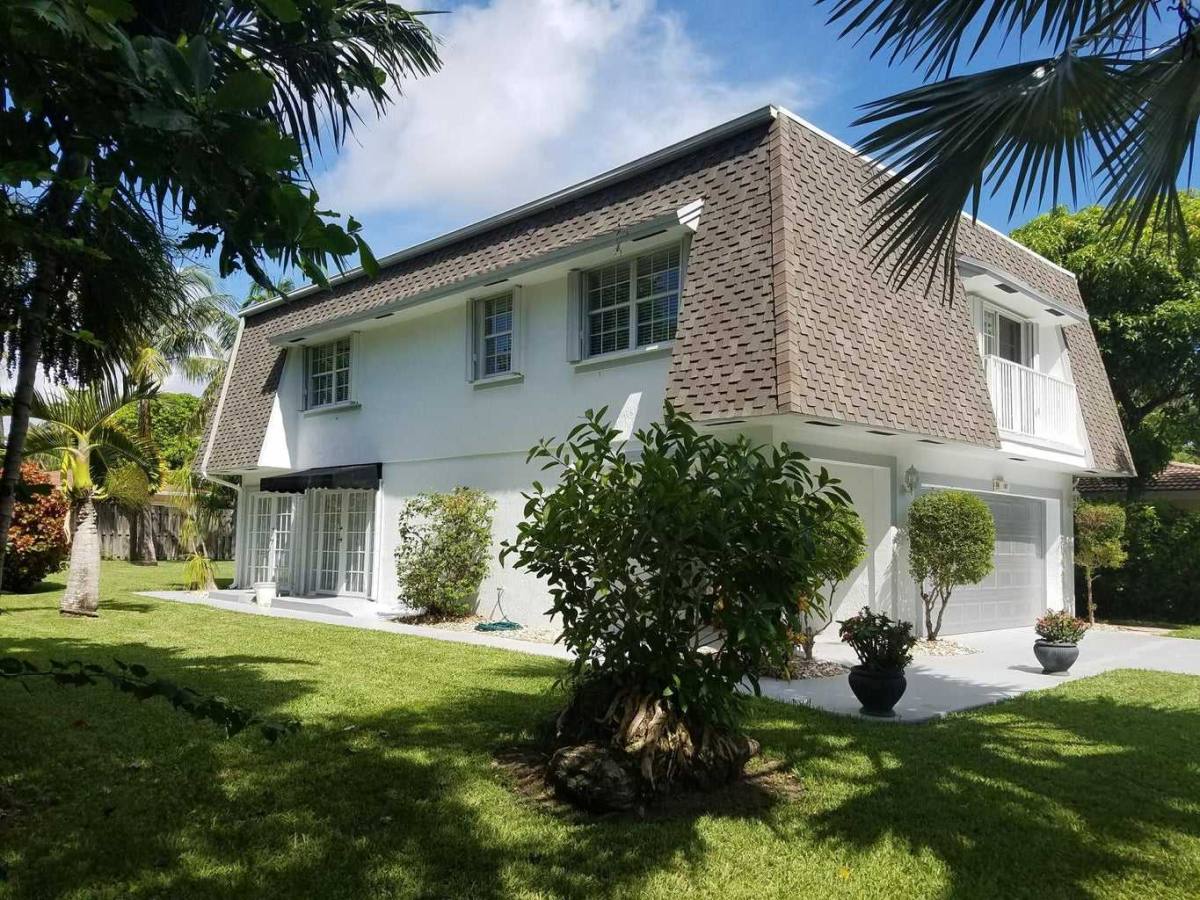 Apartment for rent at 181 NE Wavecrest Way, Boca Raton, FL 33432