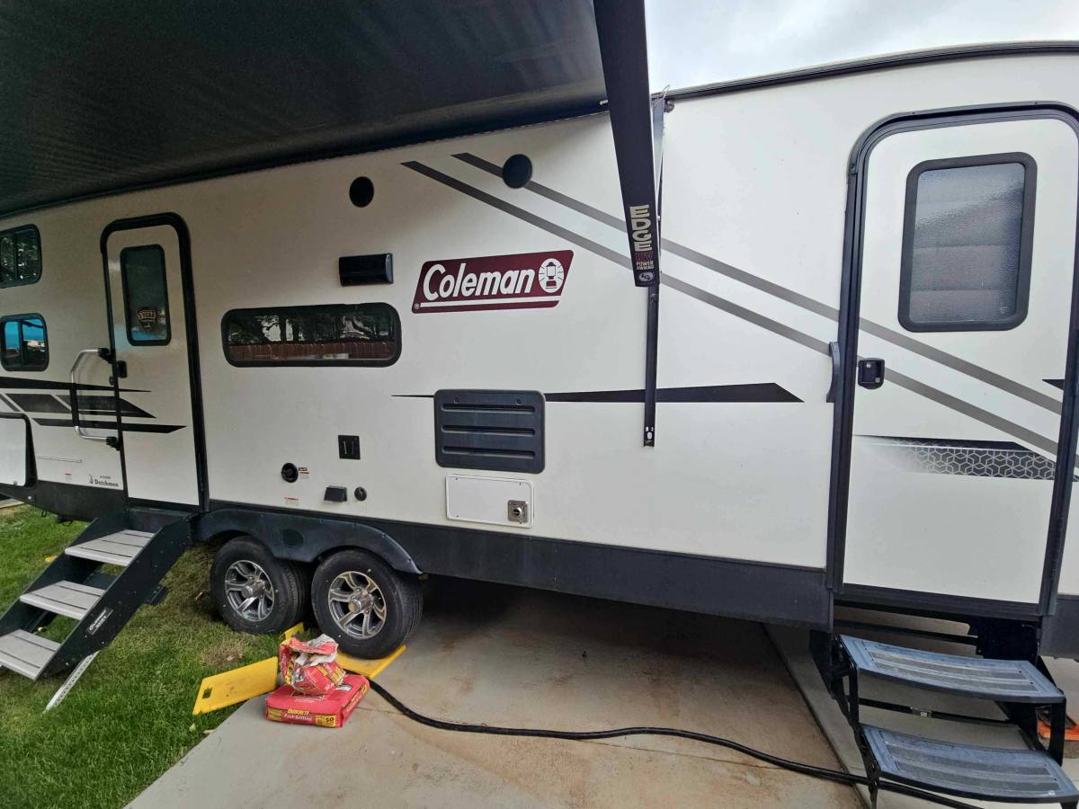 Apartment for rent at 9436 Glade Ave #RV, Chatsworth, CA 91311
