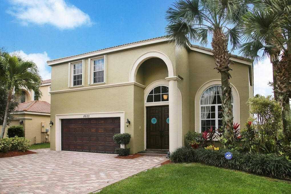 Apartment for rent at 8933 Alexandra Circle, Wellington, FL 33414