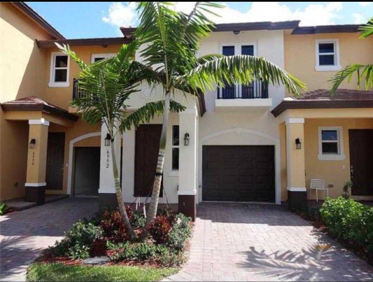 Townhouse for rent at 6996 Long Pine Circle, Pompano Beach, FL 33073