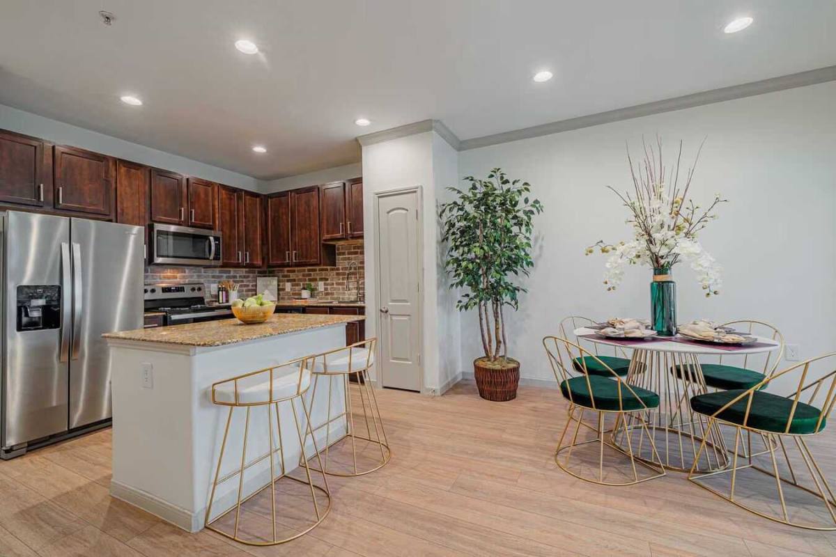 Apartment for rent at 10799 Memorial Dr #AAML, Houston, TX 77024