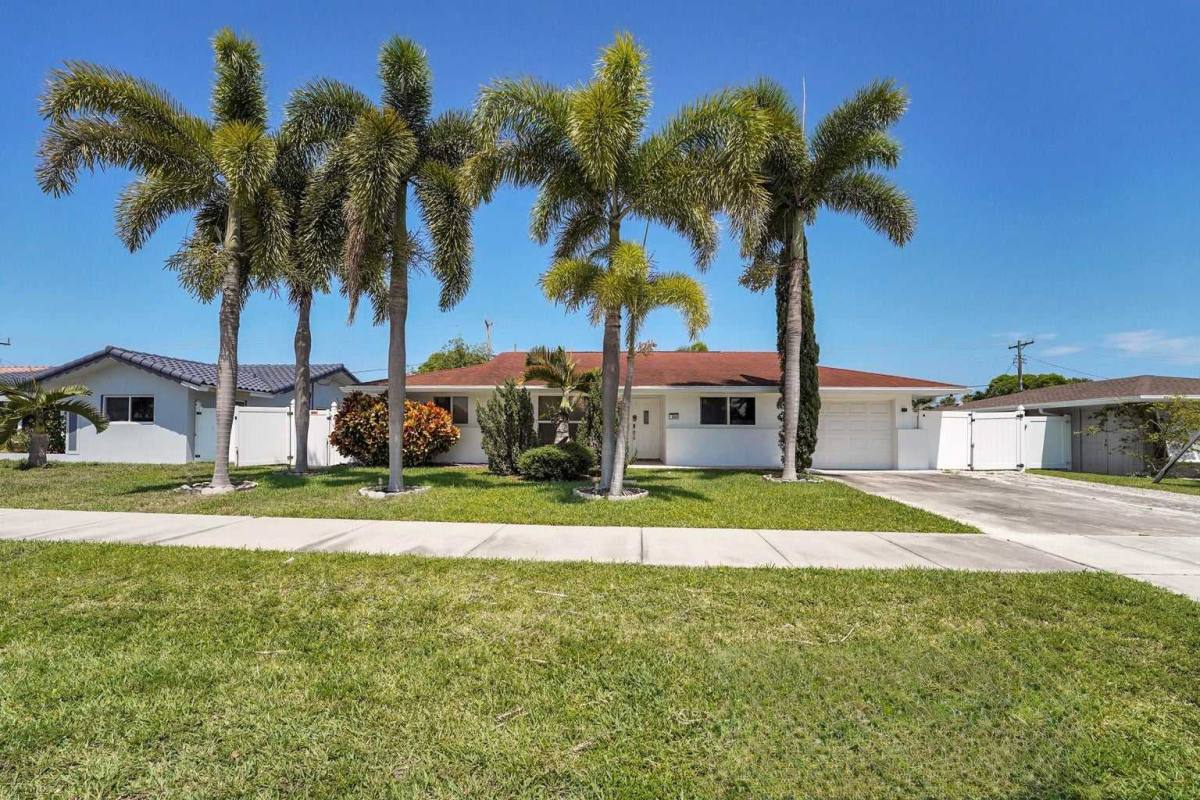 Apartment for rent at 600 NW 12th Ave, Boca Raton, FL 33486