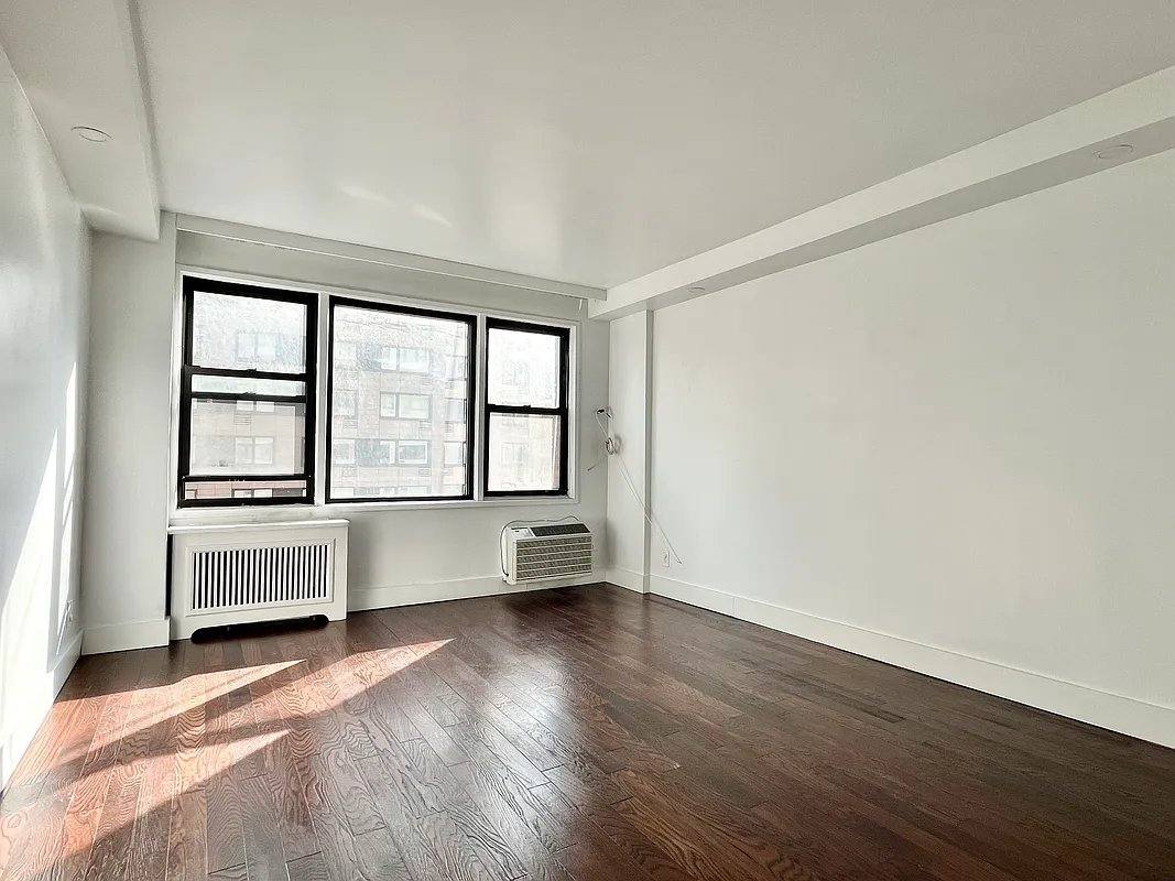 Apartment for rent at 333 E 34th St #27K, New York, NY 10016