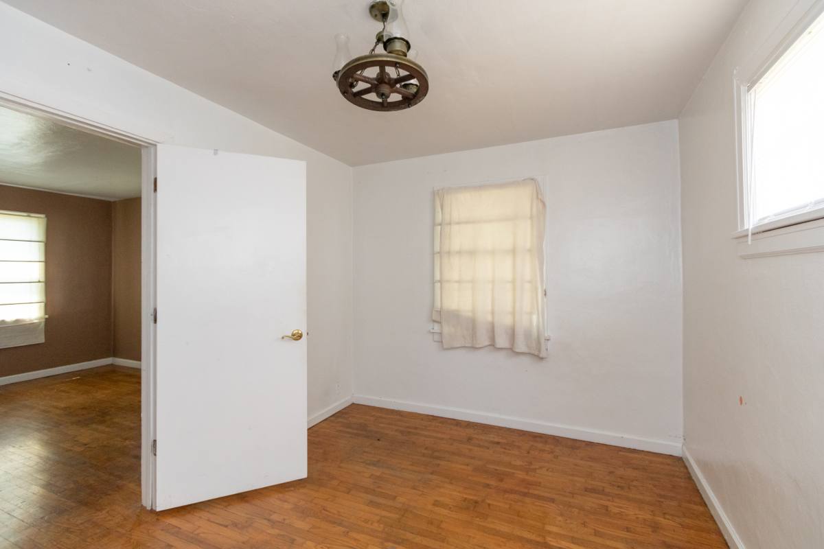 House for rent at 114 N Calvert St, Muncie, IN 47303