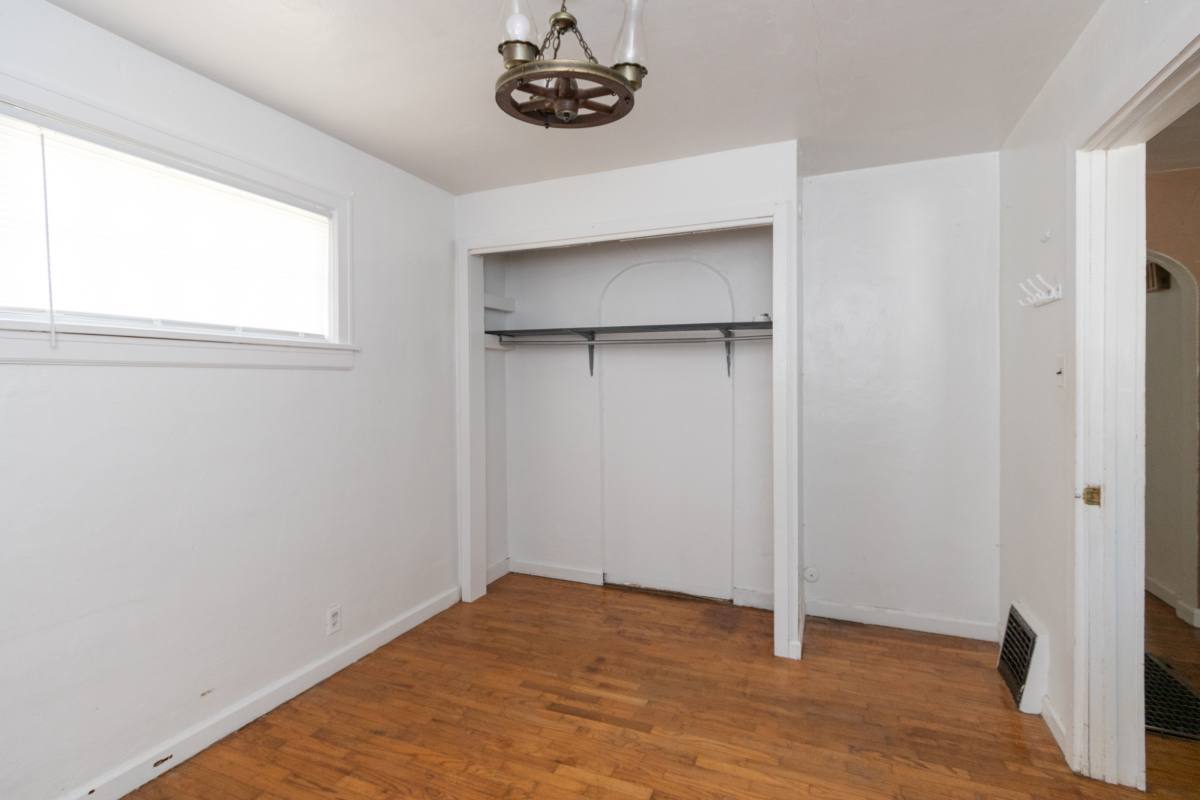 House for rent at 114 N Calvert St, Muncie, IN 47303