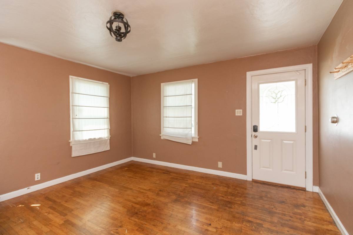 House for rent at 114 N Calvert St, Muncie, IN 47303