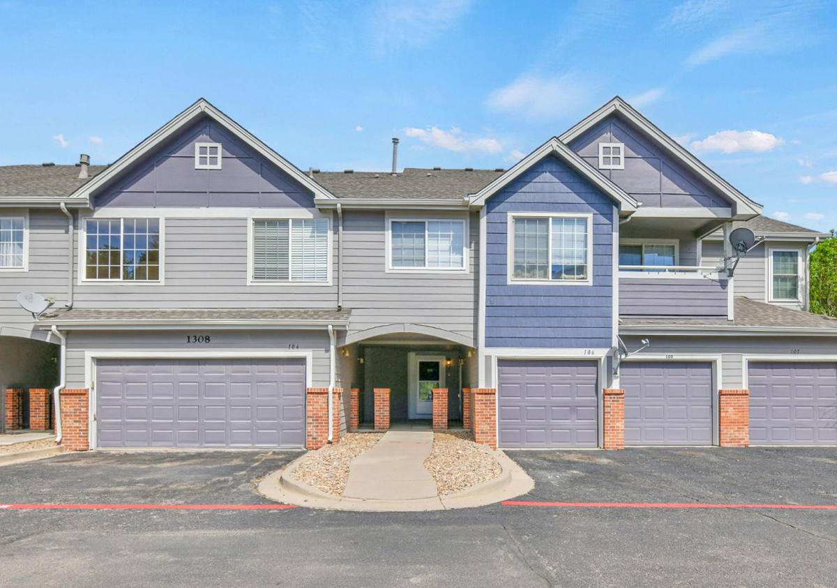 Townhouse for rent at 1308 S Danube Way #105, Aurora, CO 80017