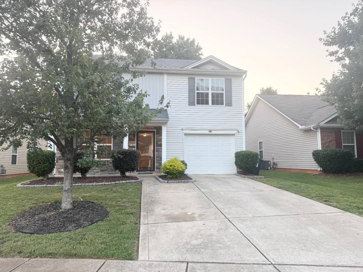 House for rent at 815 Fescue Court, Charlotte, NC 28216
