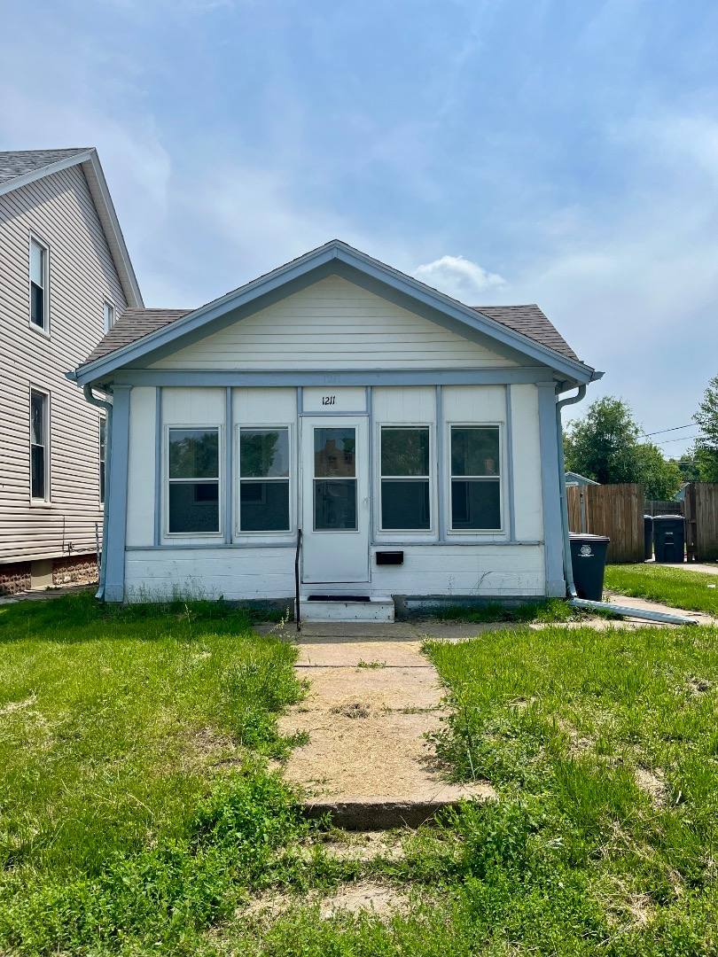 House for rent at 1211 5th Ave, Council Bluffs, IA 51501