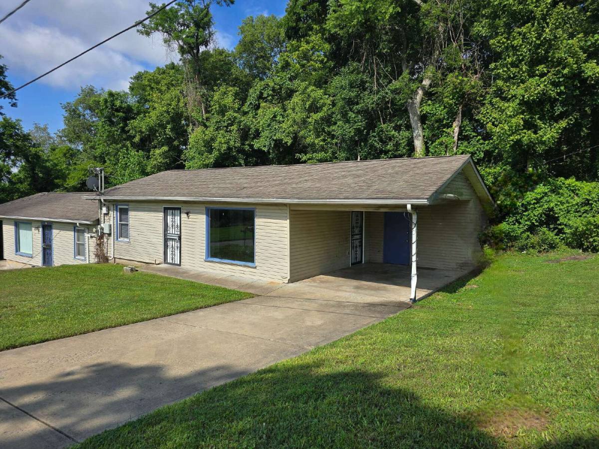 Townhouse for rent at 198B Locust St, Clarksville, TN 37040