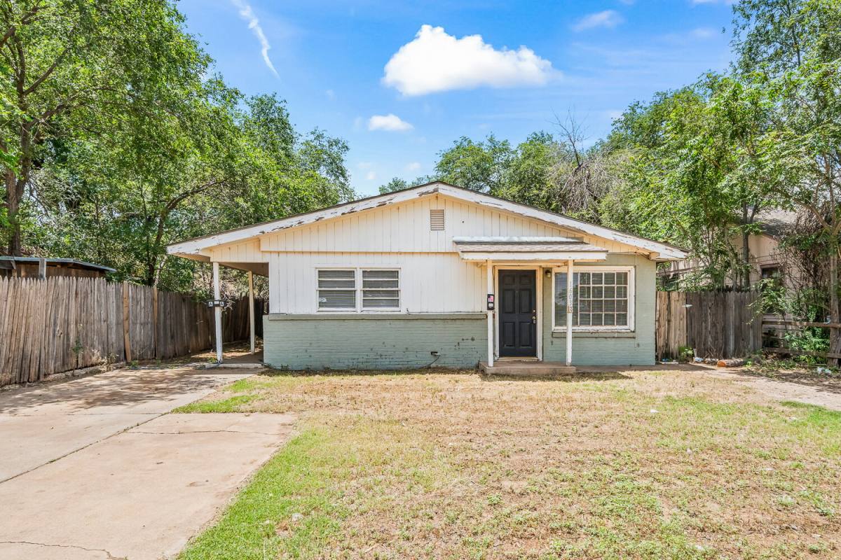 Townhouse for rent at 1603 27th St #B, Lubbock, TX 79411