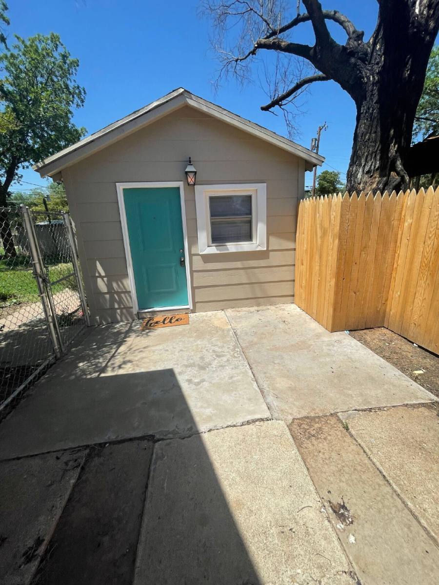 Apartment for rent at 2118 27th St #REAR, Lubbock, TX 79411