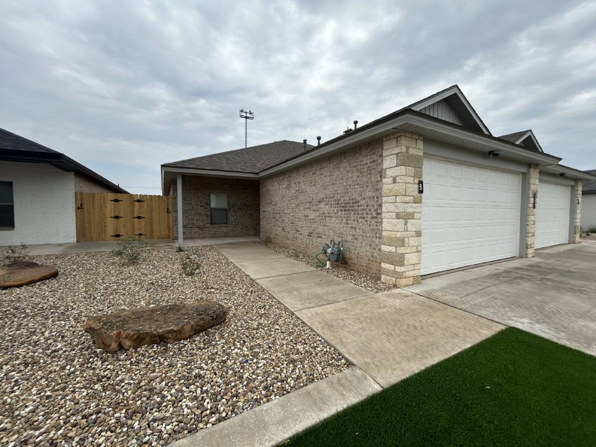 Townhouse for rent at 7006 40th St #B, Lubbock, TX 79407