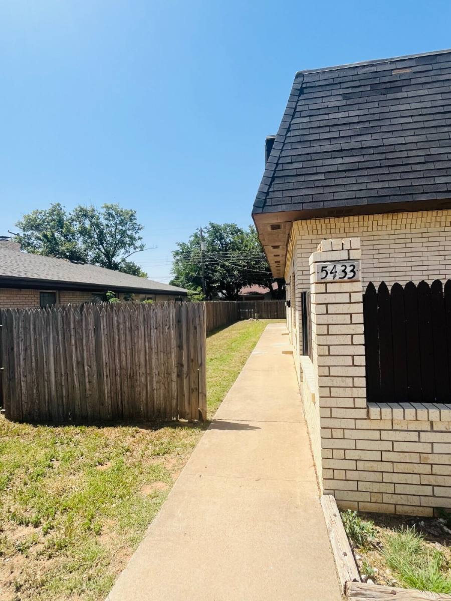Townhouse for rent at 5433 40th St #B, Lubbock, TX 79414