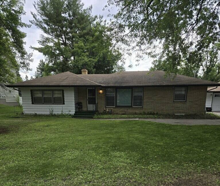 House for rent at 2682 Hamline Ave N, Saint Paul, MN 55113