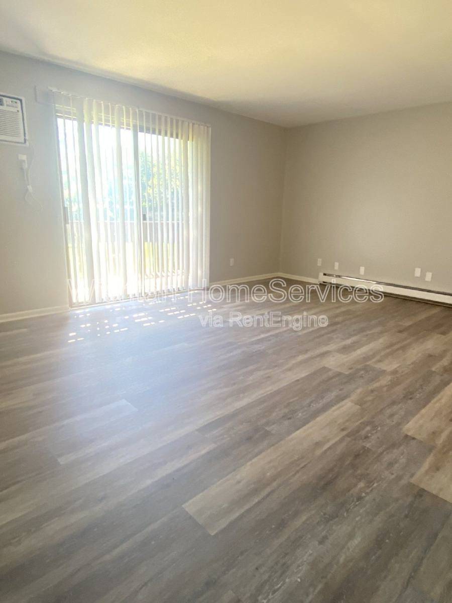 Apartment for rent at 218 Charleston Blvd #4, Macomb, IL 61455