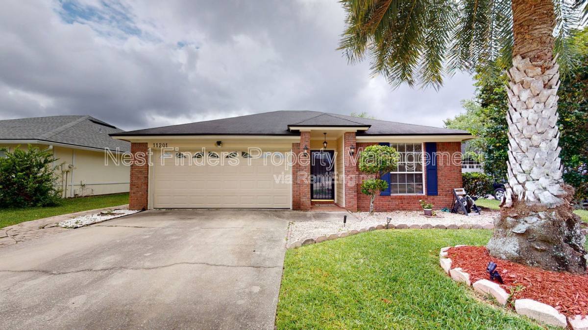 House for rent at 11201 Wandering Oaks Dr, Jacksonville, FL 32257