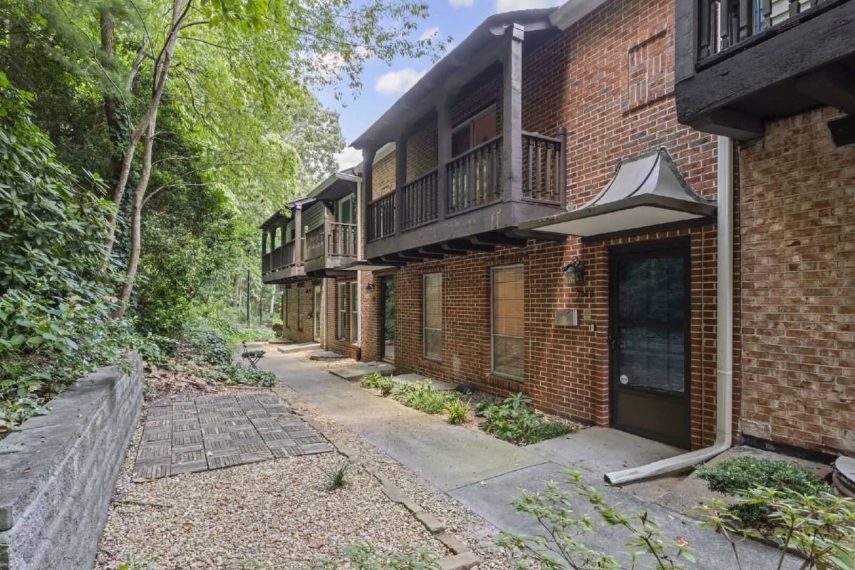 Townhouse for rent at 7309 Cardigan Circle, Atlanta, GA 30328